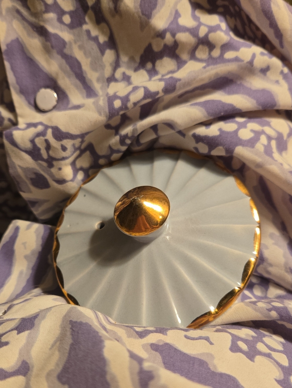Sadler Fluted Ceramic Jar Lid with Gold Trim — Light Blue